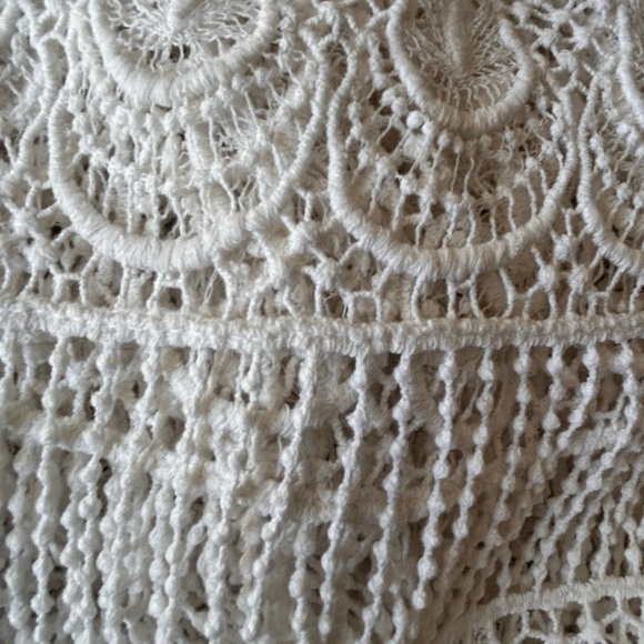 Simple beach white crochet top - Picture 11 of 11